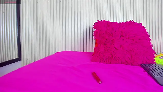 Snapshot of Aida-nicolle chatting on 7, 3, 2025 Aida-nicolle online show from 7, 3, 2025