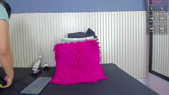 Snapshot of Aida-nicolle chatting on 28, 10, 2025 Aida-nicolle online show from 28, 10, 2025