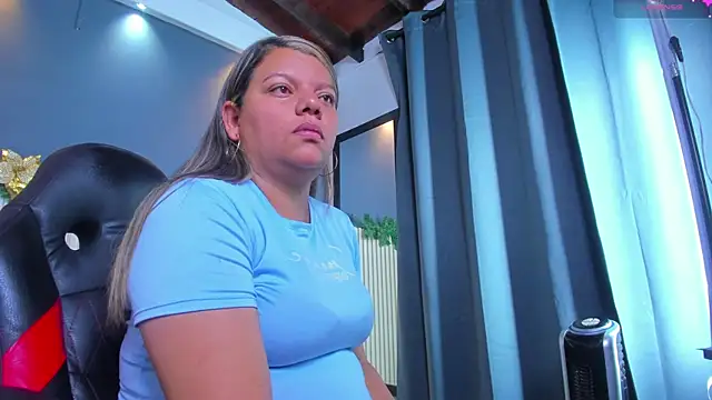 Snapshot of Aida-nicolle chatting on 17, 12, 2025 Aida-nicolle online show from 17, 12, 2025