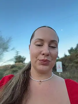 Snapshot of Mona_Plus chatting on 4, 7, 2026 Mona Plus online show from 4, 7, 2026
