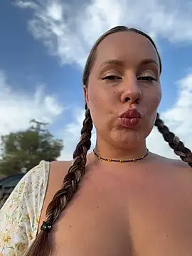 Snapshot of Mona_Plus chatting on 12, 7, 2026 Mona Plus online show from 12, 7, 2026
