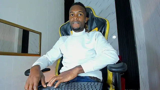 Snapshot of LooganX chatting on 24, 2, 2025 LooganX online show from 24, 2, 2025