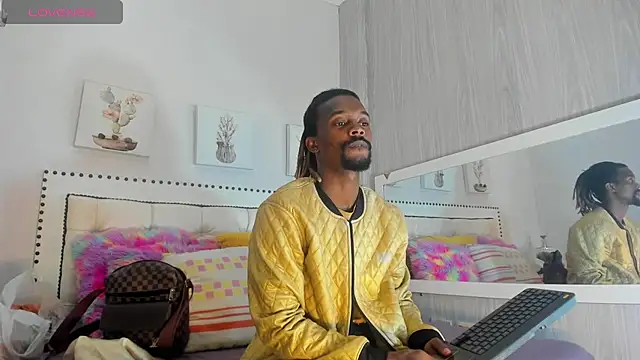 Snapshot of LooganX chatting on 14, 9, 2025 LooganX online show from 14, 9, 2025