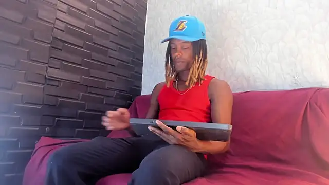 Snapshot of LooganX chatting on 7, 10, 2025 LooganX online show from 7, 10, 2025