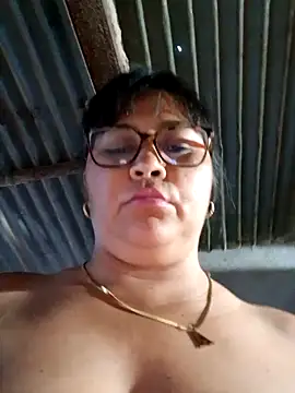 Snapshot of promiscuous-indecent-momm chatting on 24, 2, 2025 promiscuous-indecent-momm online show from 24, 2, 2025