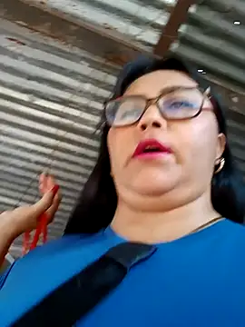 Snapshot of promiscuous-indecent-momm chatting on 25, 2, 2025 promiscuous-indecent-momm online show from 25, 2, 2025