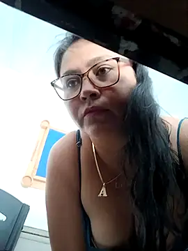 Snapshot of promiscuous-indecent-momm chatting on 3, 3, 2025 promiscuous-indecent-momm online show from 3, 3, 2025