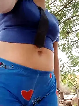 Snapshot of promiscuous-indecent-momm chatting on 5, 3, 2025 promiscuous-indecent-momm online show from 5, 3, 2025