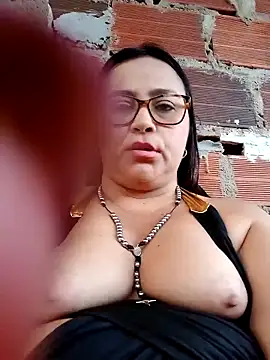 Snapshot of promiscuous-indecent-momm chatting on 2, 10, 2025 promiscuous-indecent-momm online show from 2, 10, 2025