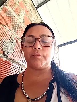 Snapshot of promiscuous-indecent-momm chatting on 17, 10, 2025 promiscuous-indecent-momm online show from 17, 10, 2025