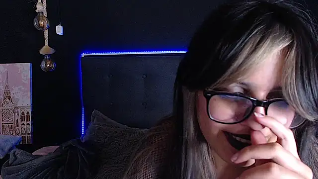 Snapshot of scarleth_shadow chatting on 9, 3, 2025 scarleth shadow online show from 9, 3, 2025