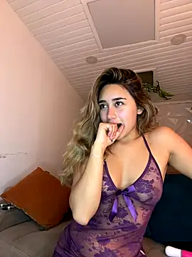 Hornyholly   online show from 6, 1, 2026