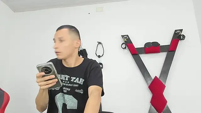 Snapshot of Isak_Millan chatting on 6, 11, 2025 Isak Millan online show from 6, 11, 2025