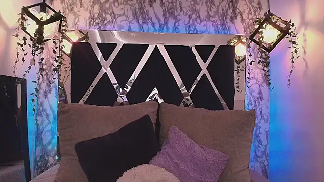 Snapshot of charlotte_bluee chatting on 6, 10, 2025 charlotte bluee online show from 6, 10, 2025