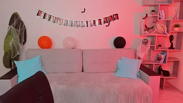 GabriellaMays online show from 22, 10, 2025