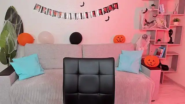 GabriellaMays online show from 3, 11, 2025