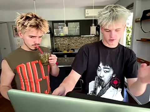 Snapshot of EdwinBlaze chatting on 25, 11, 2025 EdwinBlaze online show from 25, 11, 2025