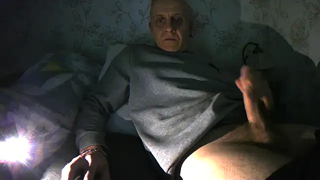 Snapshot of Teemu chatting on 4, 10, 2025 Teemu online show from 4, 10, 2025