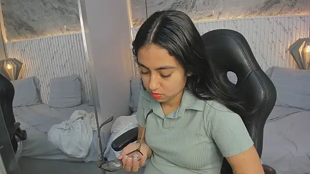 Snapshot of lucelly_15 chatting on 26, 11, 2025 lucelly 15 online show from 26, 11, 2025