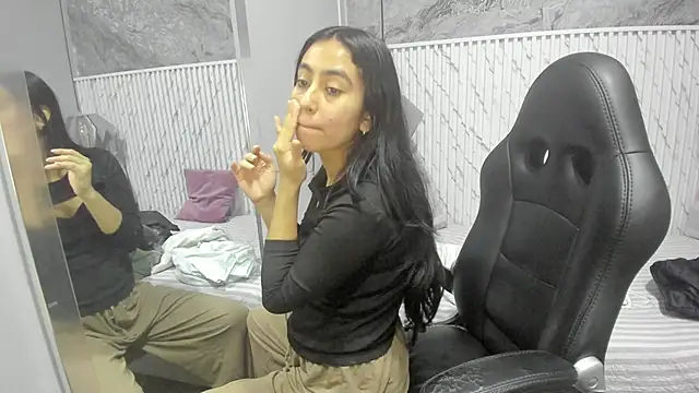 Snapshot of lucelly_15 chatting on 28, 11, 2025 lucelly 15 online show from 28, 11, 2025