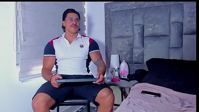 Snapshot of Valentino_Dosantos_ chatting on 16, 1, 2026 Valentino Dosantos online show from 16, 1, 2026