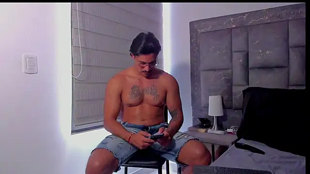 Snapshot of Valentino_Dosantos_ chatting on 13, 3, 2026 Valentino Dosantos online show from 13, 3, 2026