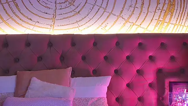 ClassyAllie online show from 19, 2, 2025