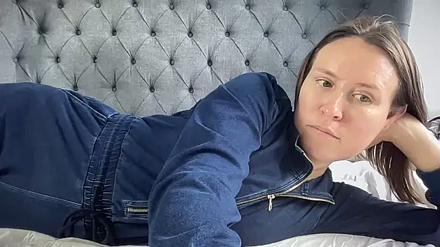 Snapshot of eatmypie69 chatting on 12, 11, 2025 eatmypie69 online show from 12, 11, 2025