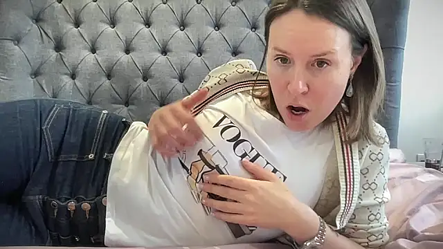 Snapshot of eatmypie69 chatting on 4, 12, 2025 eatmypie69 online show from 4, 12, 2025