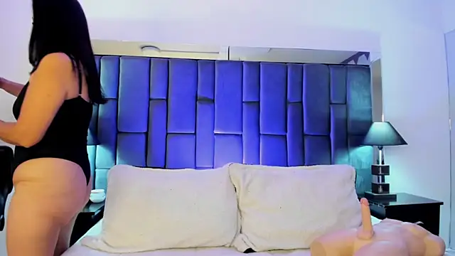 Snapshot of Aisha_Nowak chatting on 19, 10, 2025 Aisha Nowak online show from 19, 10, 2025