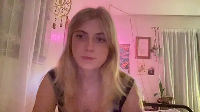 Snapshot of sinfulblonde1 chatting on 17, 2, 2025 sinfulblonde1 online show from 17, 2, 2025