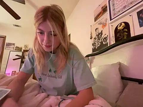 Snapshot of sinfulblonde1 chatting on 19, 2, 2025 sinfulblonde1 online show from 19, 2, 2025