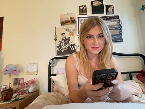 Snapshot of sinfulblonde1 chatting on 22, 2, 2025 sinfulblonde1 online show from 22, 2, 2025