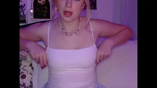 Snapshot of sinfulblonde1 chatting on 4, 3, 2025 sinfulblonde1 online show from 4, 3, 2025