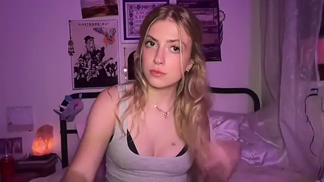 Snapshot of sinfulblonde1 chatting on 20, 3, 2025 sinfulblonde1 online show from 20, 3, 2025