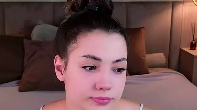 Alice Deleon online show from 13, 9, 2025