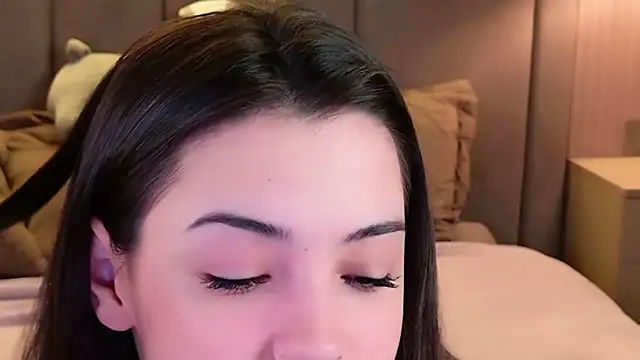 Snapshot of Alice_Deleon chatting on 8, 11, 2025 Alice Deleon online show from 8, 11, 2025