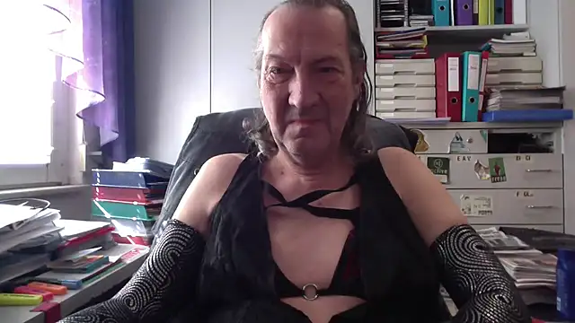 HMStraps01 online show from 7, 3, 2025