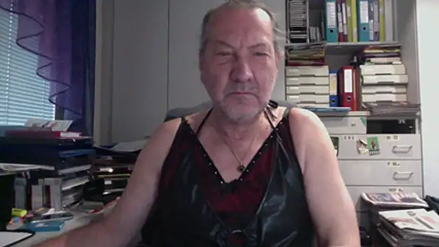 HMStraps01 online show from 2, 12, 2025