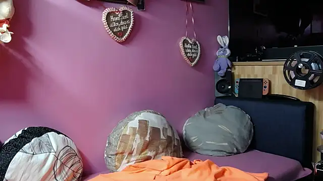 sexymelli18 online show from 17, 4, 2026