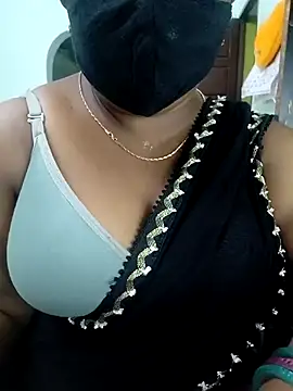 Snapshot of deepikasree chatting on 18, 9, 2025 deepikasree online show from 18, 9, 2025