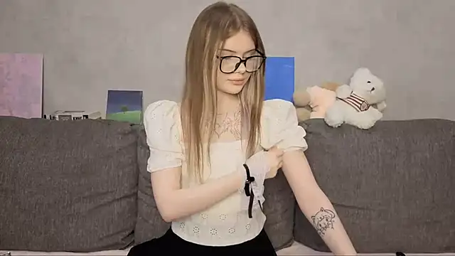 Snapshot of CarolinePepper chatting on 23, 5, 2026 CarolinePepper online show from 23, 5, 2026