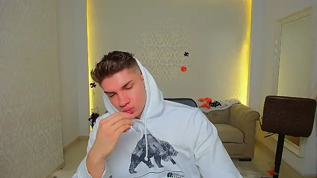 Snapshot of MaxKaiden chatting on 27, 10, 2025 MaxKaiden online show from 27, 10, 2025