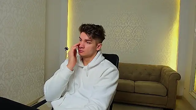 Snapshot of MaxKaiden chatting on 23, 11, 2025 MaxKaiden online show from 23, 11, 2025