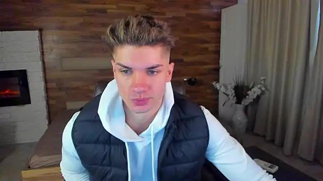 MaxKaiden online show from 13, 3, 2026