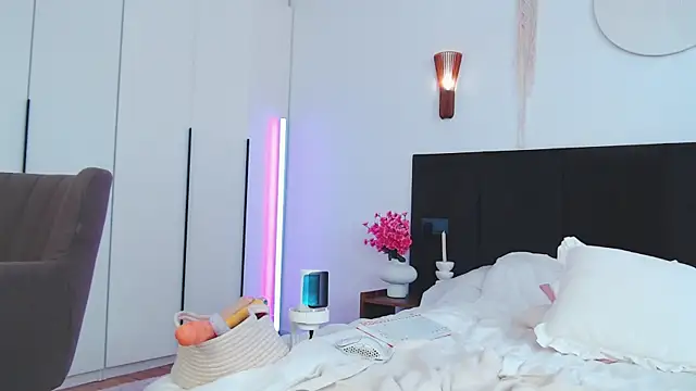 LunaticaBae online show from 11, 4, 2026