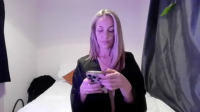 Snapshot of Edenfox- chatting on 21, 9, 2025 Edenfox- online show from 21, 9, 2025