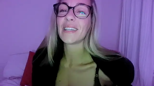 Snapshot of Edenfox- chatting on 25, 10, 2025 Edenfox- online show from 25, 10, 2025