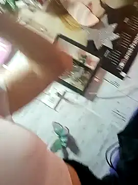 Snapshot of Coeur_de_luxure chatting on 21, 2, 2025 Coeur de luxure online show from 21, 2, 2025