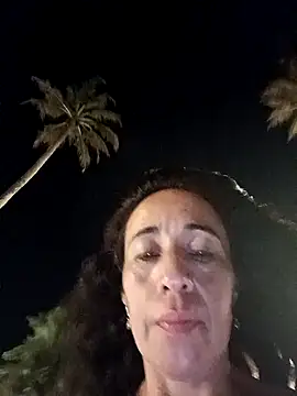 Snapshot of Coeur_de_luxure chatting on 4, 3, 2025 Coeur de luxure online show from 4, 3, 2025